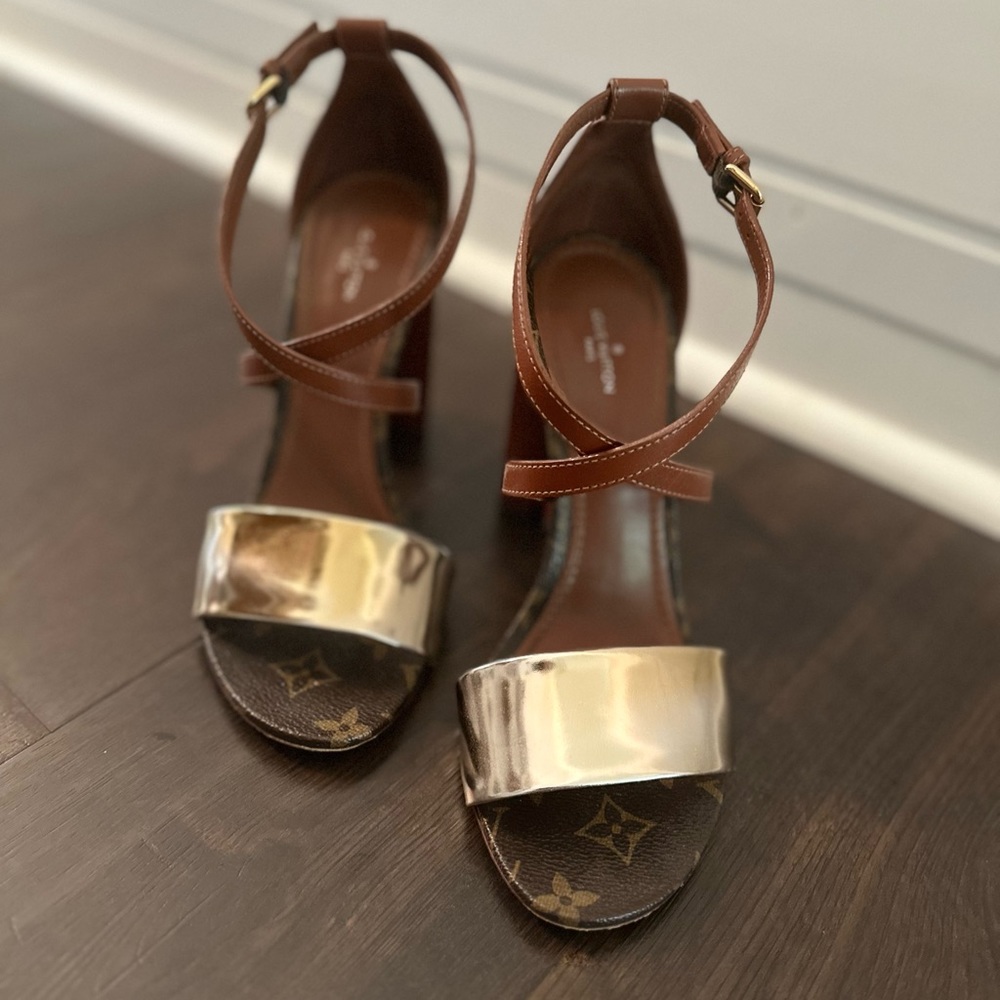 Louis Vuitton two tone heel.
